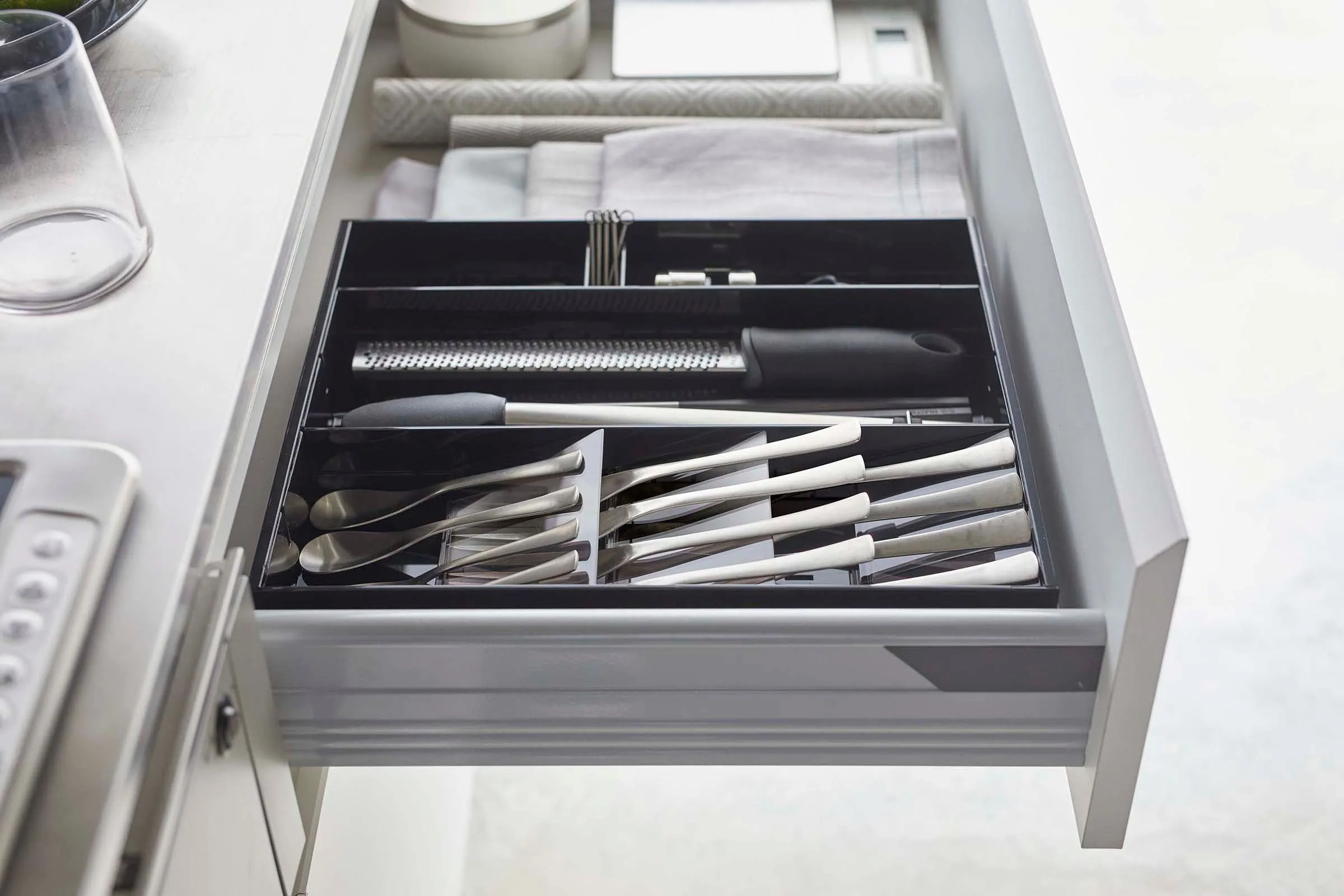 Expandable Cutlery Storage Organizer
